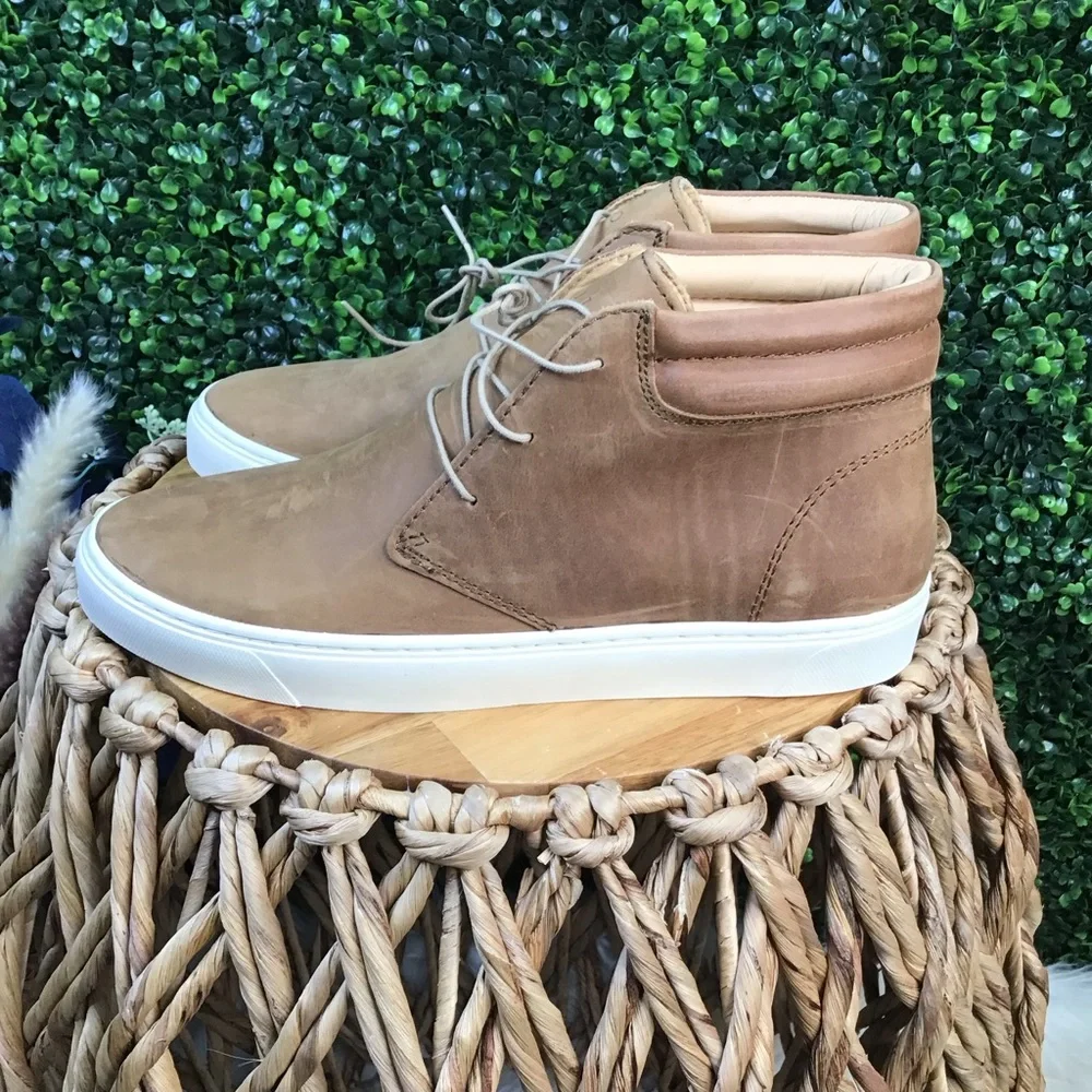 New in box Nisolo Tobacco color Chukka Boots‎ everyday mid top sneaker Leather